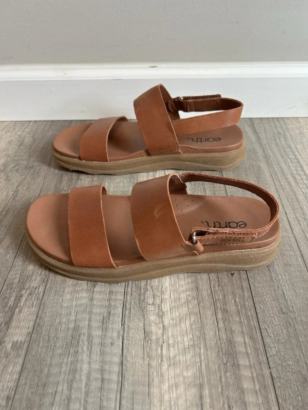 Earth Women's Leah Round Toe Strappy Casual Flat Sandals Brown 210 8M - Picture 11 of 16